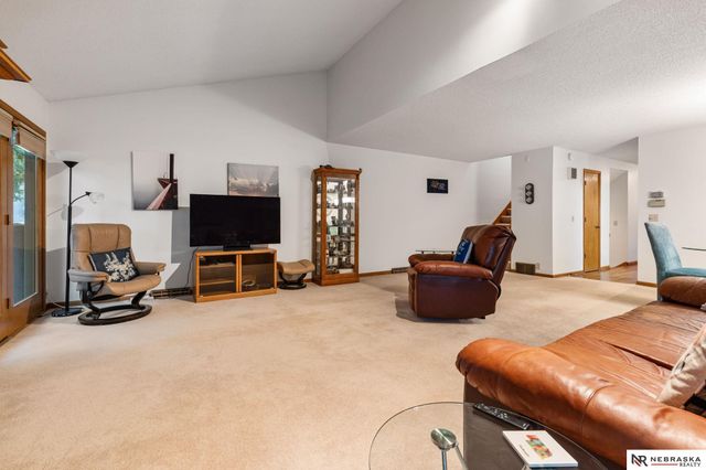 759 N 130th Plaza, Omaha, NE 68154