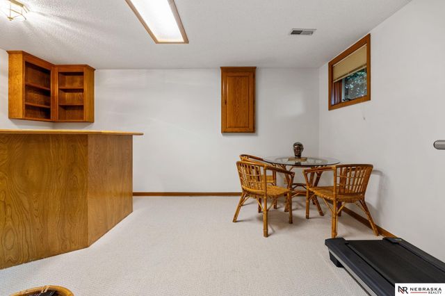 759 N 130th Plaza, Omaha, NE 68154