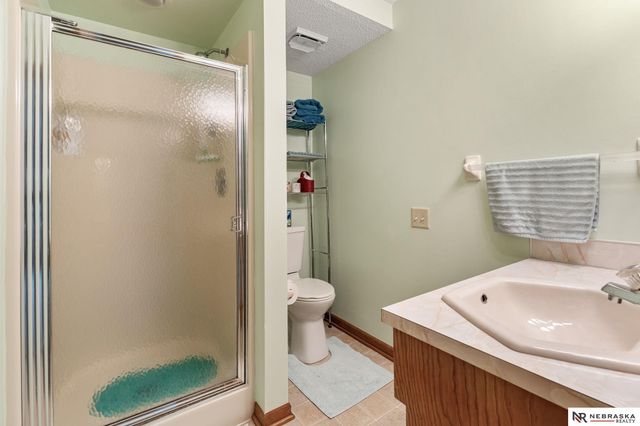 759 N 130th Plaza, Omaha, NE 68154