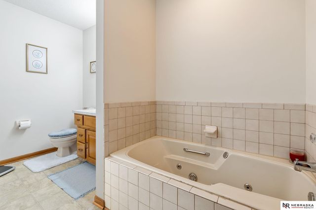 759 N 130th Plaza, Omaha, NE 68154