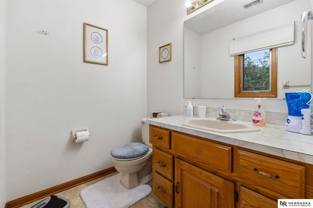 759 N 130th Plaza, Omaha, NE 68154