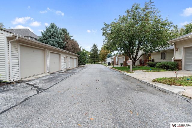 759 N 130th Plaza, Omaha, NE 68154