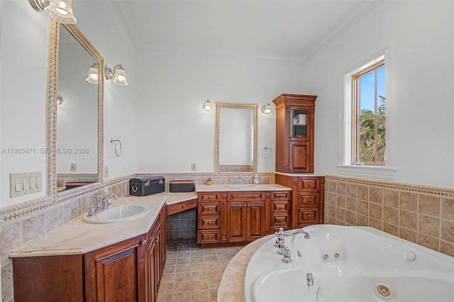 6075 SW 85th Ave, Miami, FL 33143