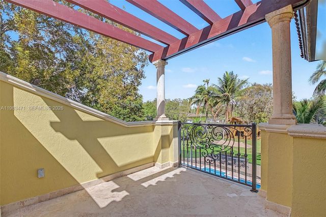 6075 SW 85th Ave, Miami, FL 33143