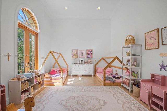 6075 SW 85th Ave, Miami, FL 33143