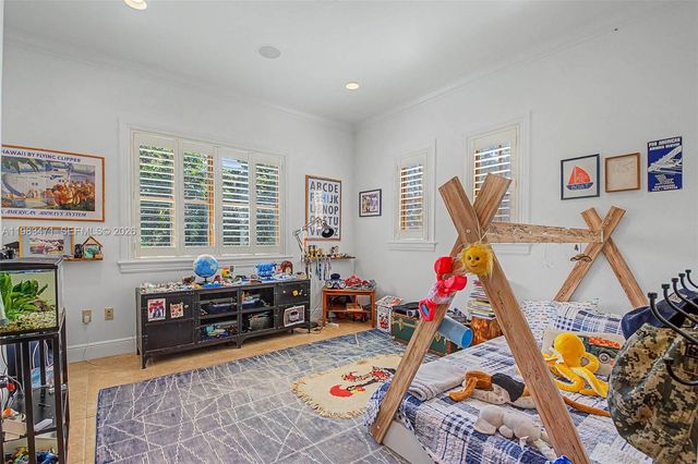 6075 SW 85th Ave, Miami, FL 33143