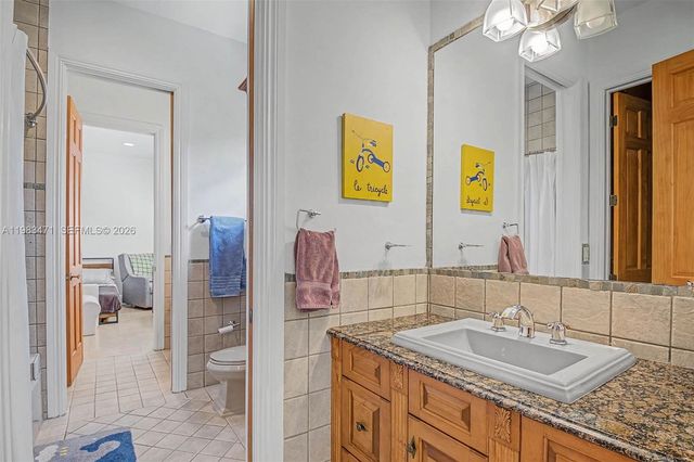 6075 SW 85th Ave, Miami, FL 33143