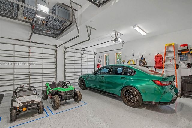 6075 SW 85th Ave, Miami, FL 33143