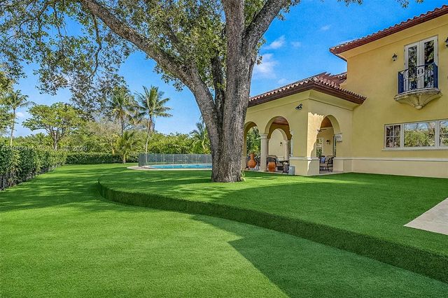 6075 SW 85th Ave, Miami, FL 33143