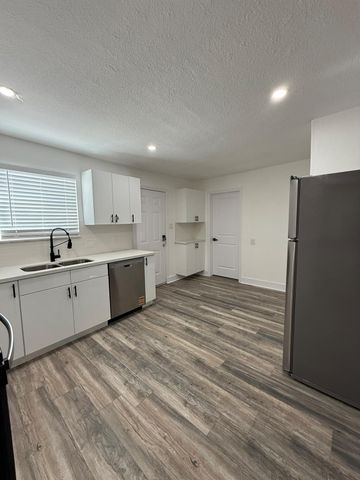 705 W Stanford A, Houston, TX 77019