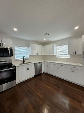 705 W Stanford A, Houston, TX 77019
