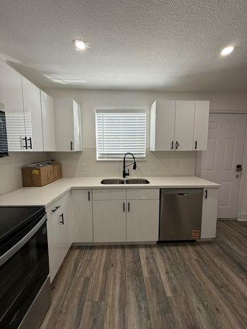 705 W Stanford A, Houston, TX 77019