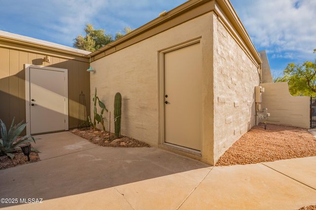 7487 E Wandering Road, Tucson, AZ 85750