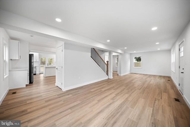 3141 ANNANDALE RD, Falls Church, VA 22042