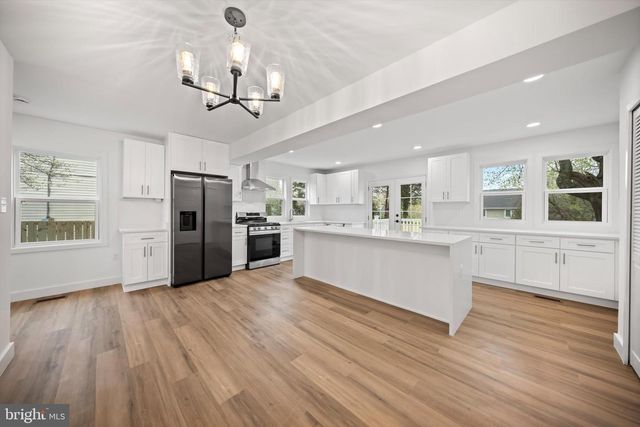 3141 ANNANDALE RD, Falls Church, VA 22042