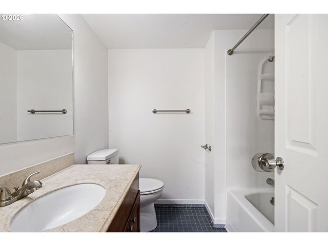 1602 N DEBORAH Rd C, Newberg, OR 97132