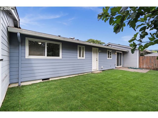 1602 N DEBORAH Rd C, Newberg, OR 97132