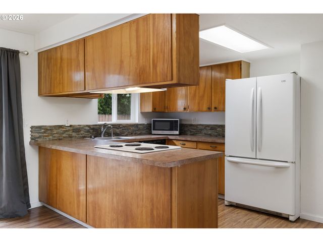 1602 N DEBORAH Rd C, Newberg, OR 97132
