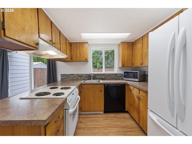 1602 N DEBORAH Rd C, Newberg, OR 97132