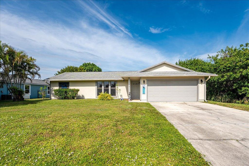 981 SE Candle Avenue, Port St Lucie, FL 34983