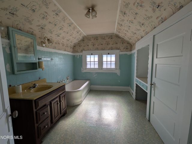 207 Jefferson Avenue, Defiance, OH 43512