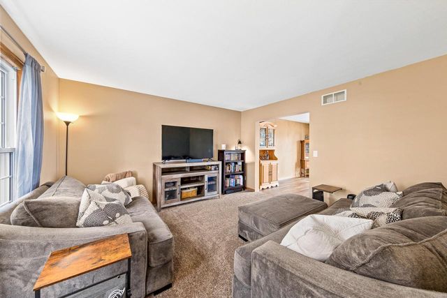W2219 Oak Ridge AVENUE, East Troy, WI 53120