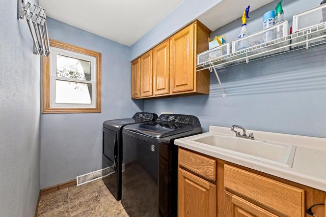 W2219 Oak Ridge AVENUE, East Troy, WI 53120