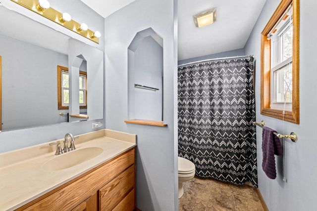 W2219 Oak Ridge AVENUE, East Troy, WI 53120