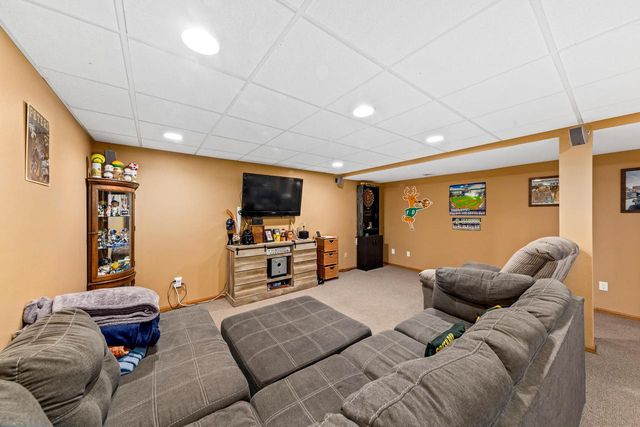 W2219 Oak Ridge AVENUE, East Troy, WI 53120