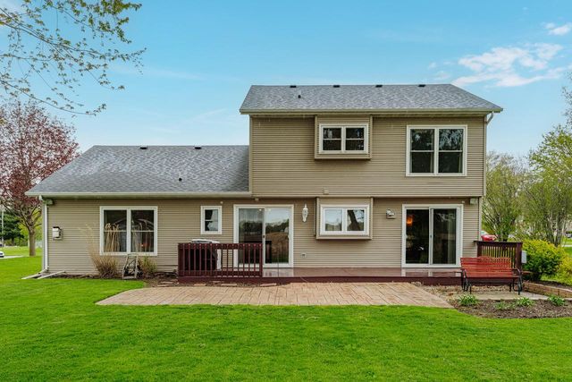 W2219 Oak Ridge AVENUE, East Troy, WI 53120