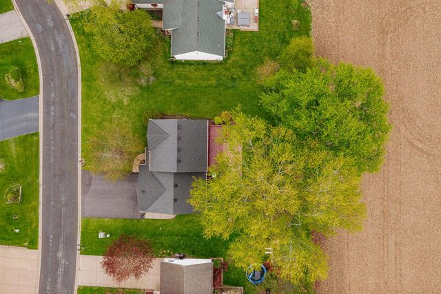 W2219 Oak Ridge AVENUE, East Troy, WI 53120