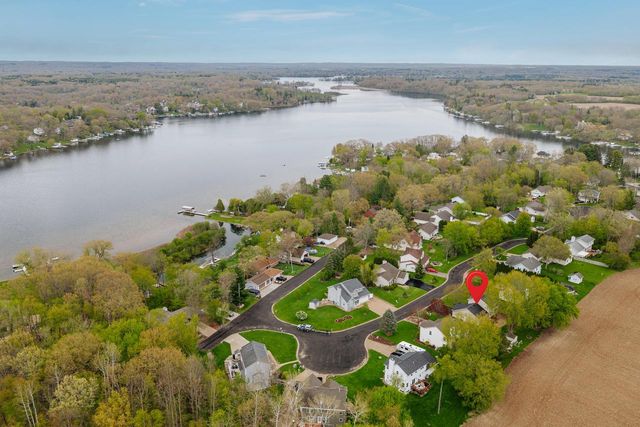 W2219 Oak Ridge AVENUE, East Troy, WI 53120