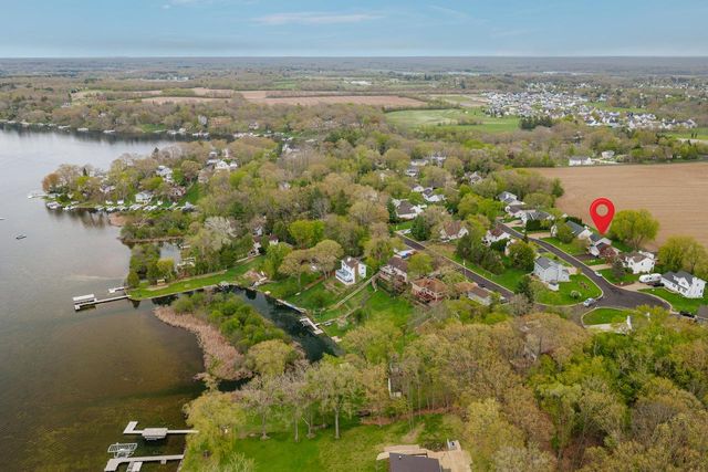W2219 Oak Ridge AVENUE, East Troy, WI 53120