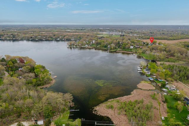 W2219 Oak Ridge AVENUE, East Troy, WI 53120