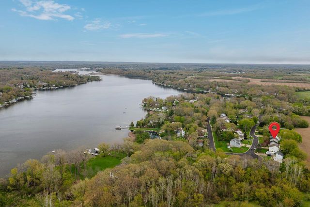 W2219 Oak Ridge AVENUE, East Troy, WI 53120