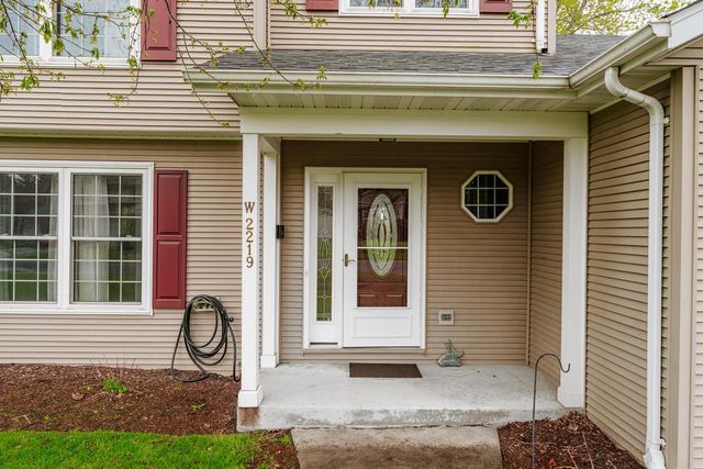 W2219 Oak Ridge AVENUE, East Troy, WI 53120