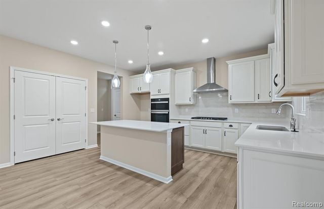 848 Kuss Drive, Saline, MI 48176