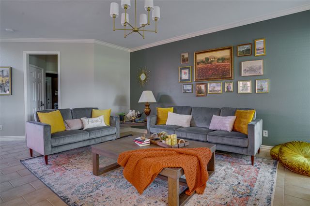 2130 Montclair Lane, Lewisville, TX 75067