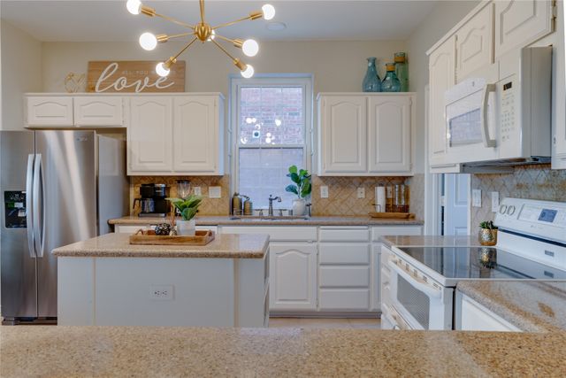 2130 Montclair Lane, Lewisville, TX 75067