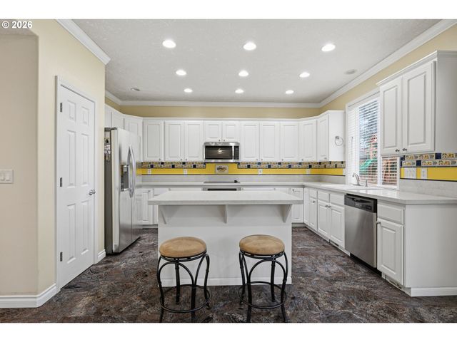 15066 GLENDOVEER Ct, Oregon City, OR 97045