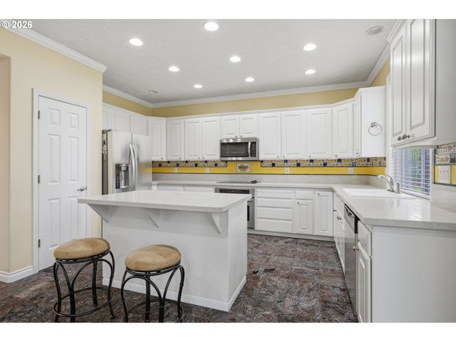 15066 GLENDOVEER Ct, Oregon City, OR 97045