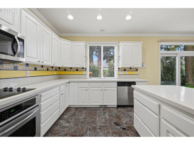 15066 GLENDOVEER Ct, Oregon City, OR 97045