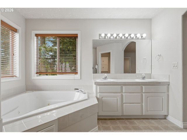 15066 GLENDOVEER Ct, Oregon City, OR 97045