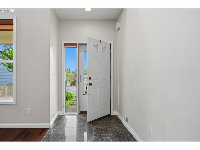 15066 GLENDOVEER Ct, Oregon City, OR 97045