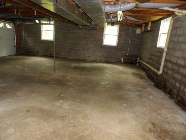 319 Robin Dr, Franklin, PA 16323