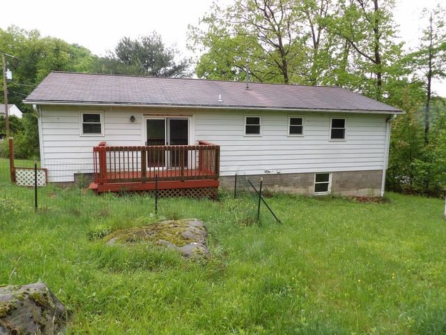 319 Robin Dr, Franklin, PA 16323