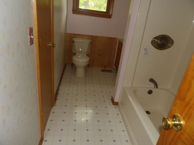 319 Robin Dr, Franklin, PA 16323