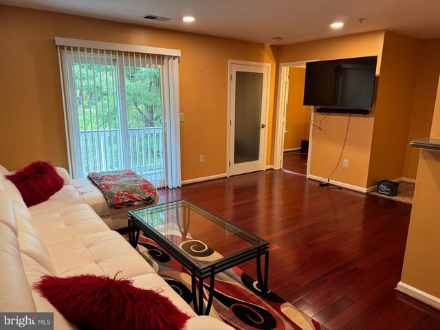 38 WHITE PINE CIR #302, Stafford, VA 22554