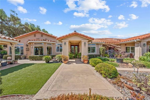 349 Puerta De Lomas, Fallbrook, CA 92028