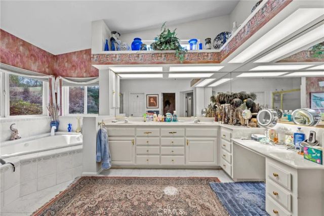 349 Puerta De Lomas, Fallbrook, CA 92028